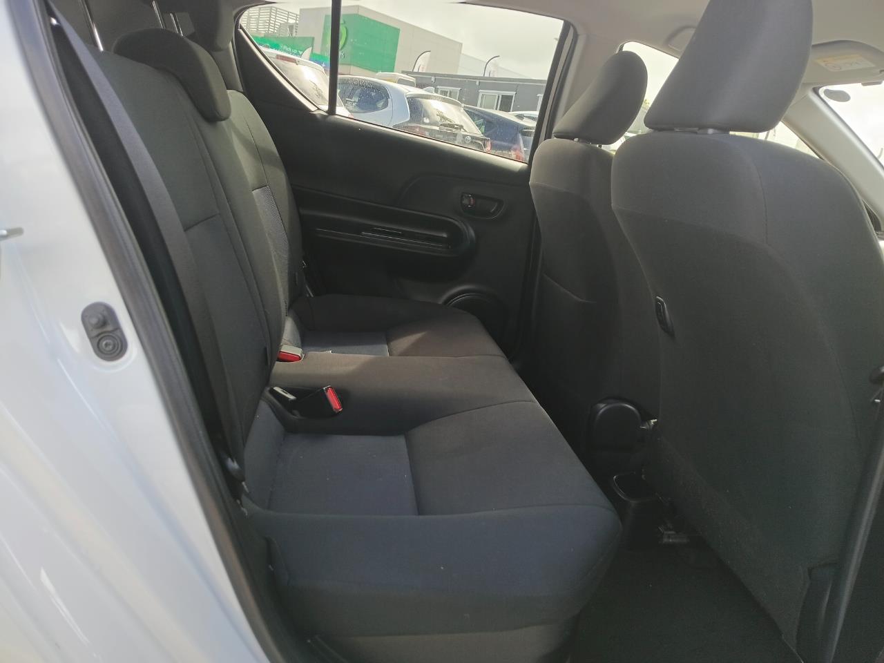 2018 Toyota Aqua thumbnail