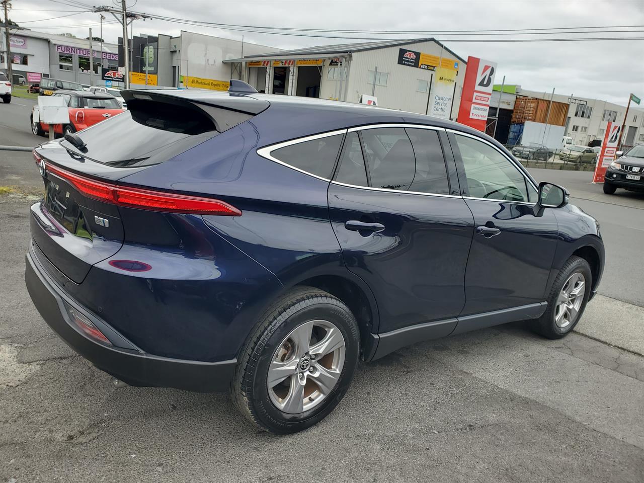 2023 Toyota Harrier thumbnail