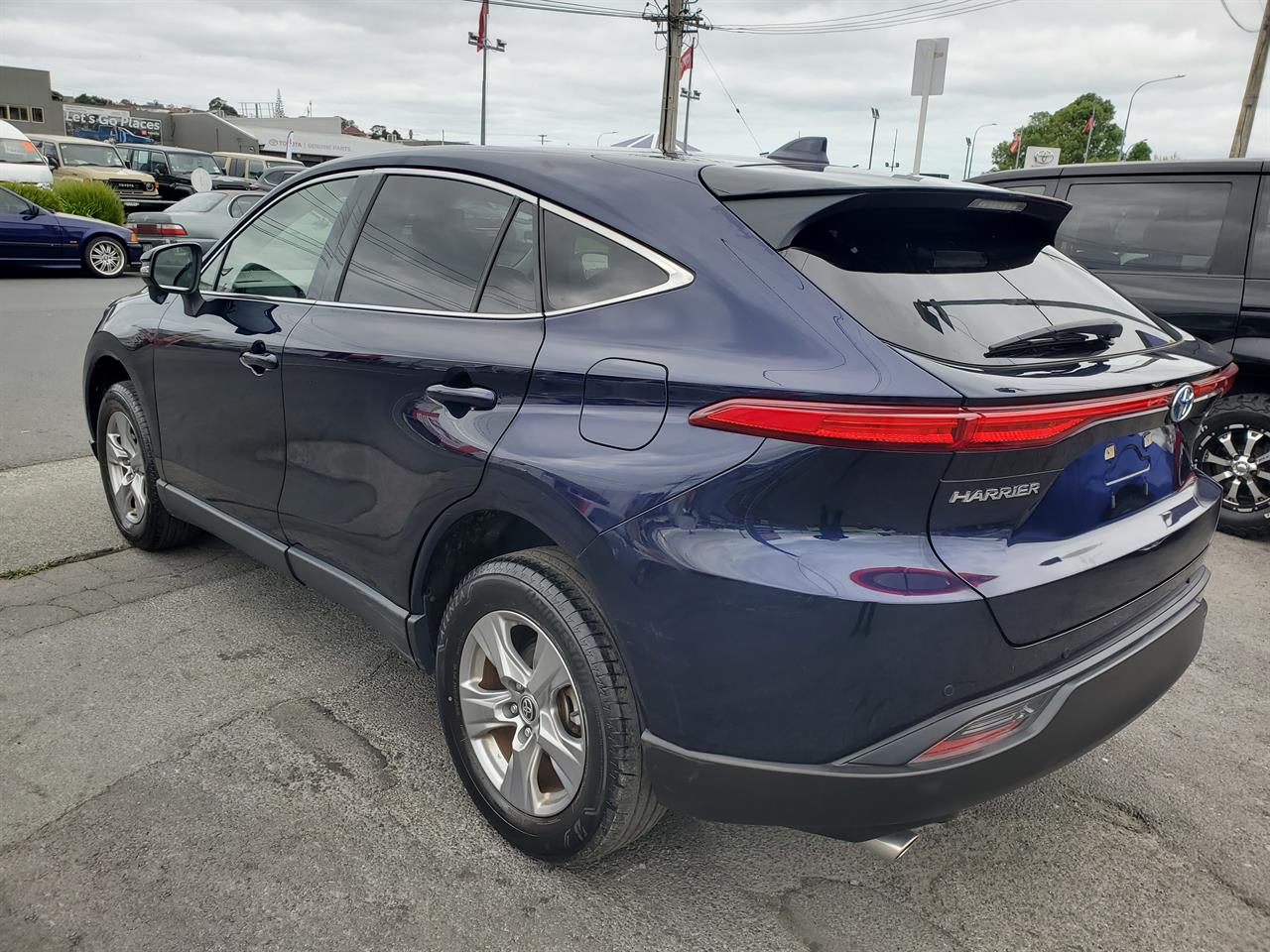 2023 Toyota Harrier thumbnail