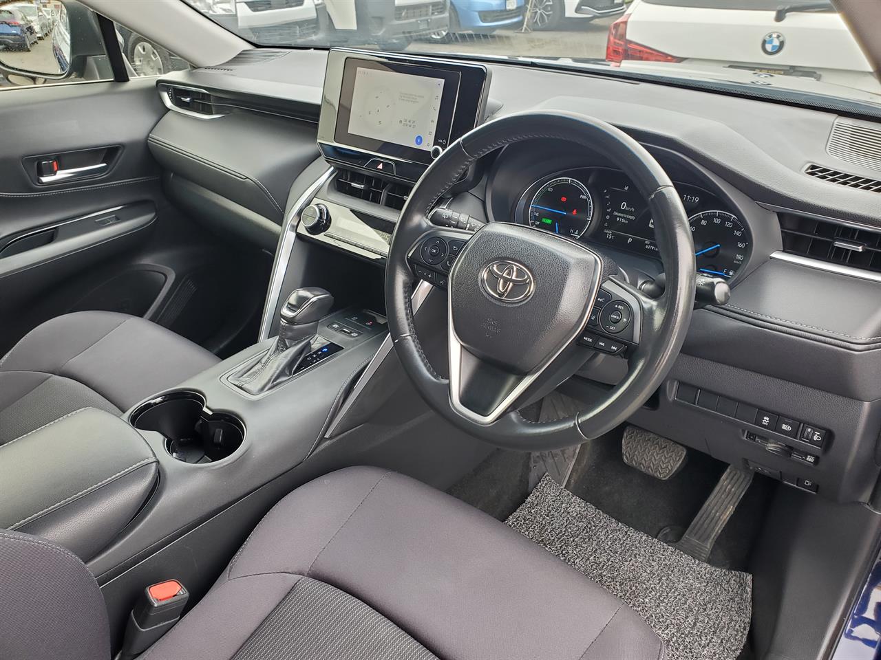 2023 Toyota Harrier thumbnail