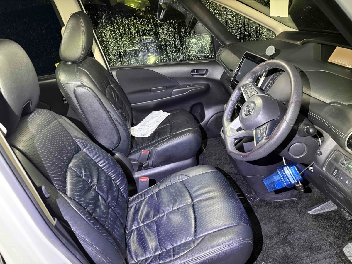 2016 Nissan Serena thumbnail