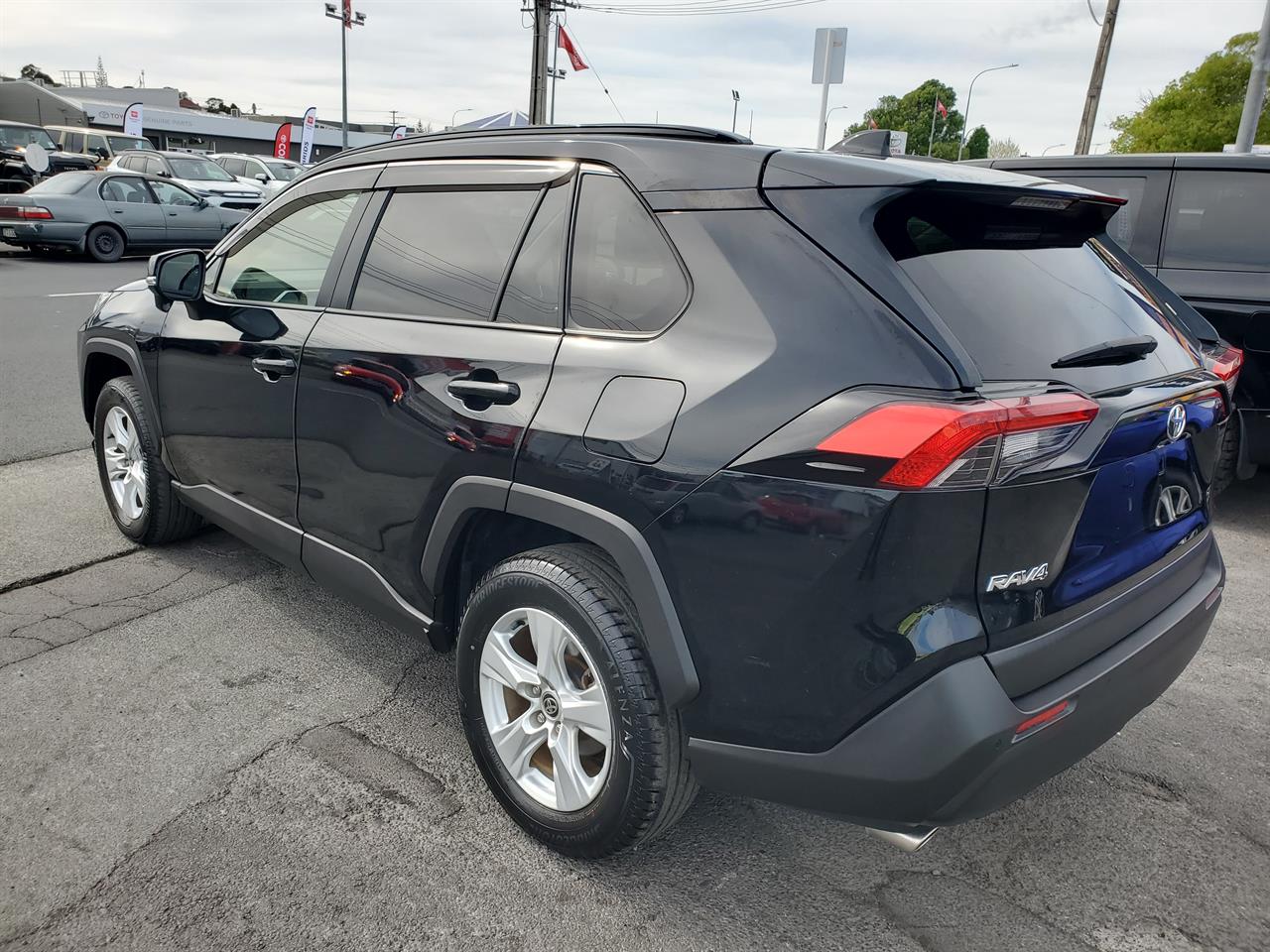 2021 Toyota Rav4 thumbnail