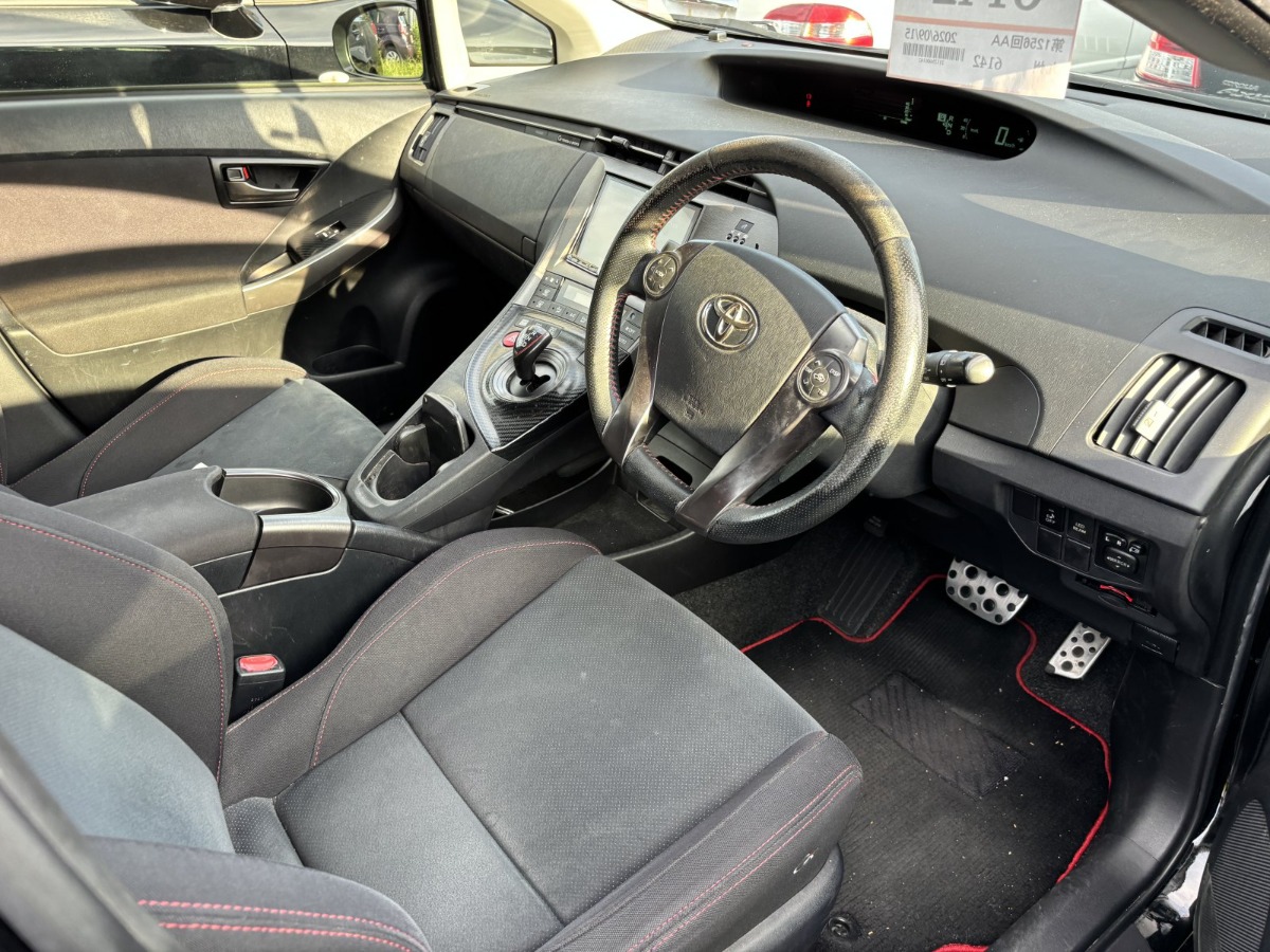 2015 Toyota Prius thumbnail