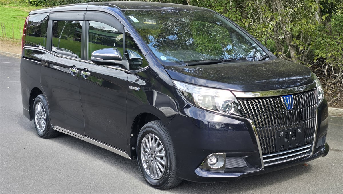 2017 Toyota Esquire thumbnail