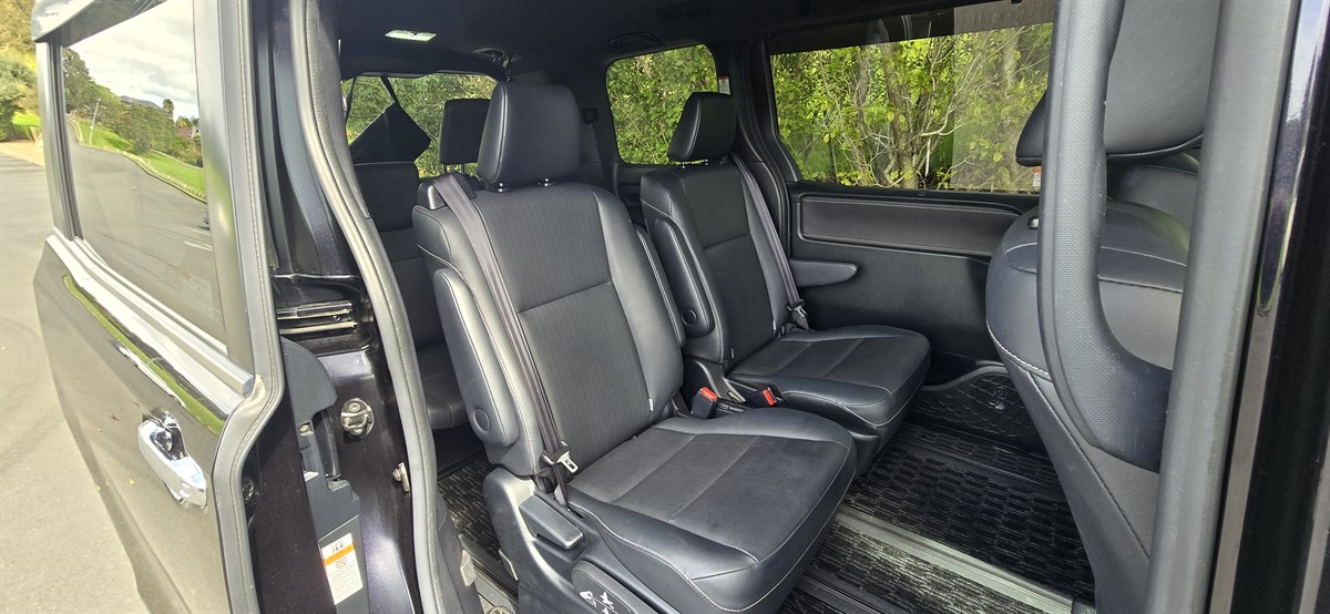 2017 Toyota Esquire thumbnail
