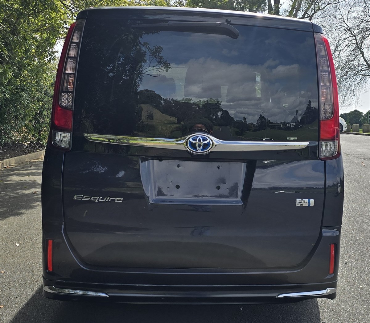 2017 Toyota Esquire thumbnail