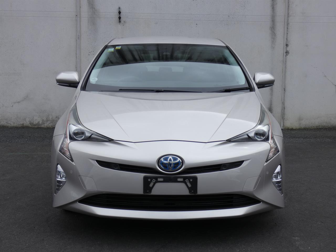 2017 Toyota Prius thumbnail