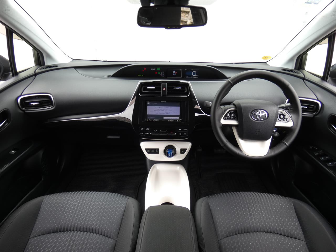 2017 Toyota Prius thumbnail