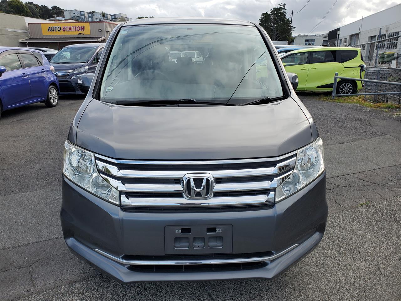 2013 Honda Stepwgn thumbnail