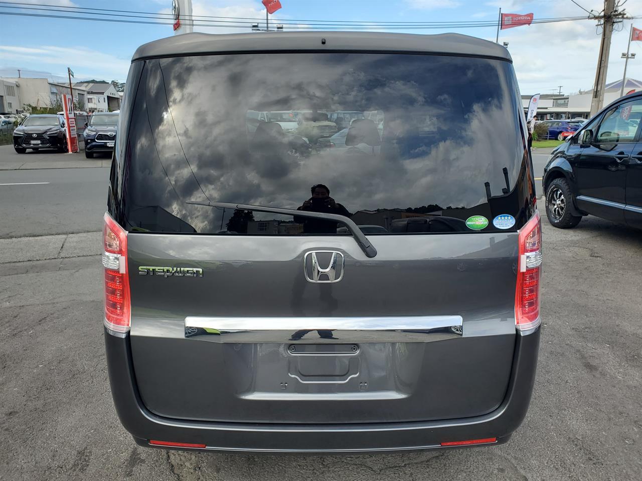 2013 Honda Stepwgn thumbnail