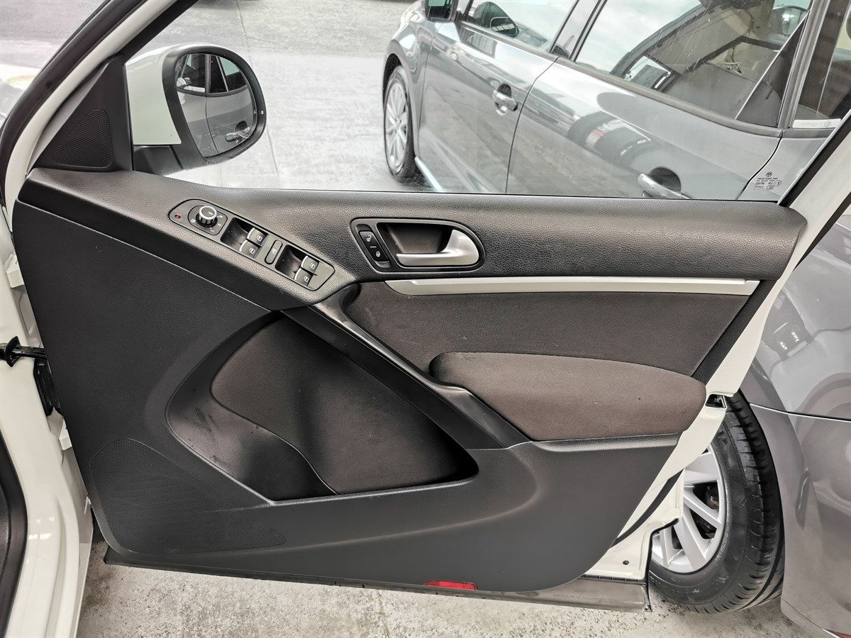 2014 Volkswagen Tiguan thumbnail