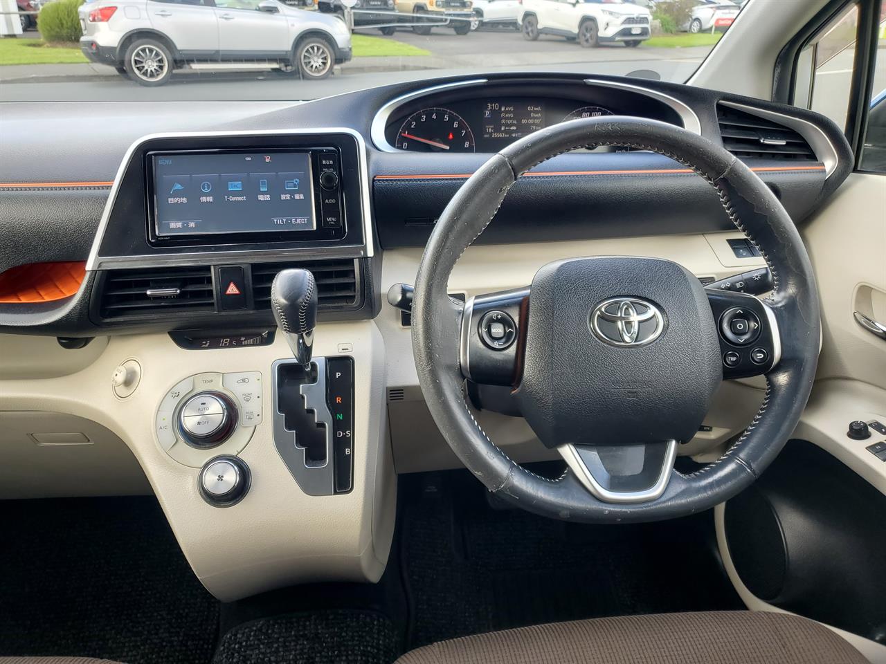 2016 Toyota Sienta thumbnail