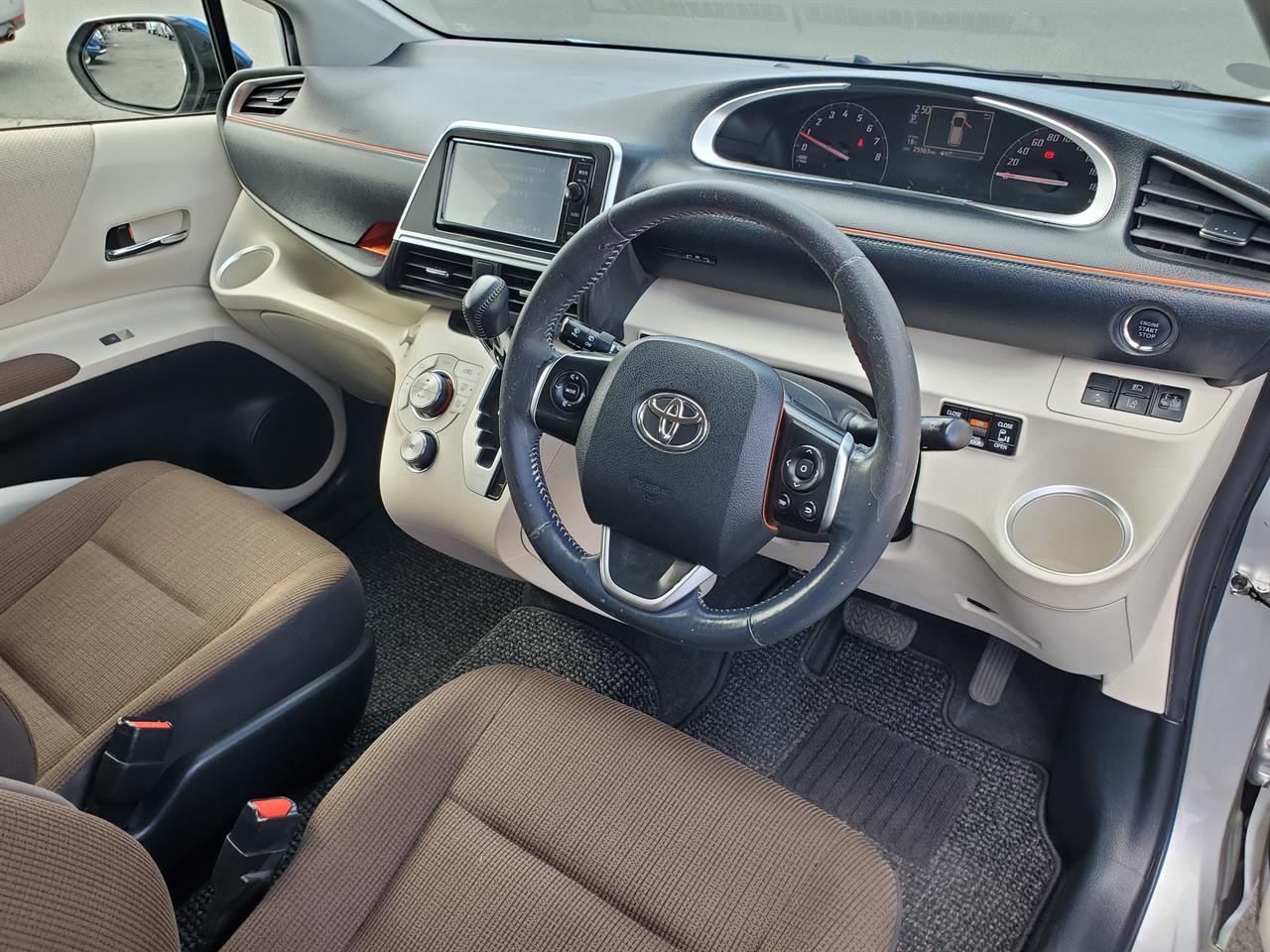 2016 Toyota Sienta thumbnail