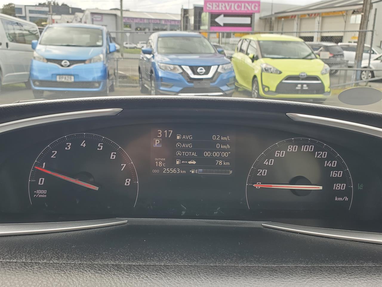 2016 Toyota Sienta thumbnail