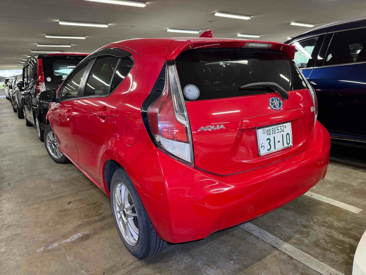 2015 Toyota Aqua thumbnail
