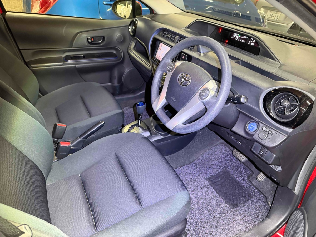 2015 Toyota Aqua thumbnail