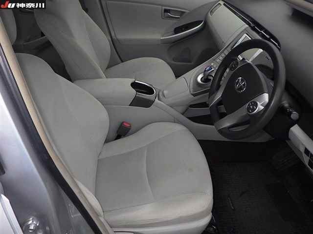 2014 Toyota Prius thumbnail