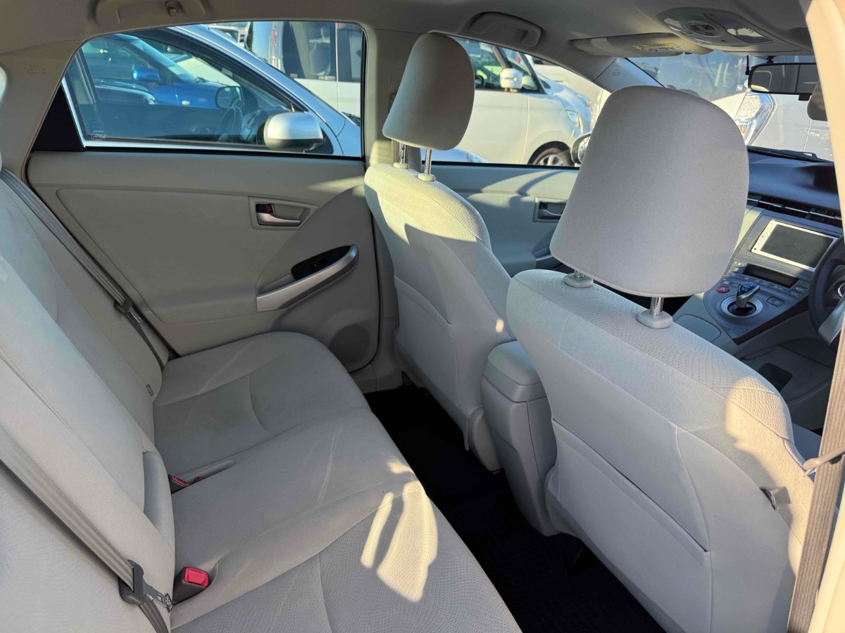 2014 Toyota Prius thumbnail