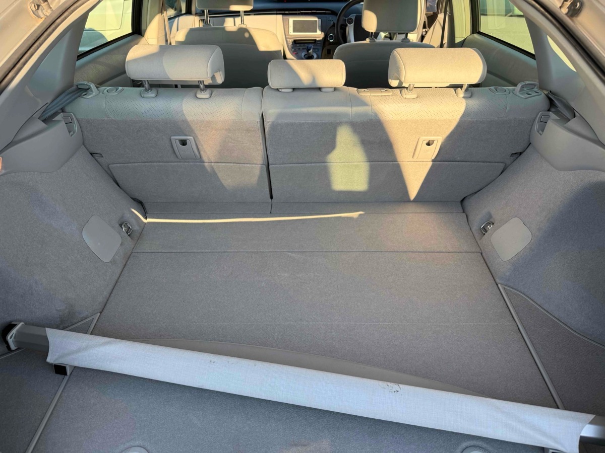 2014 Toyota Prius thumbnail