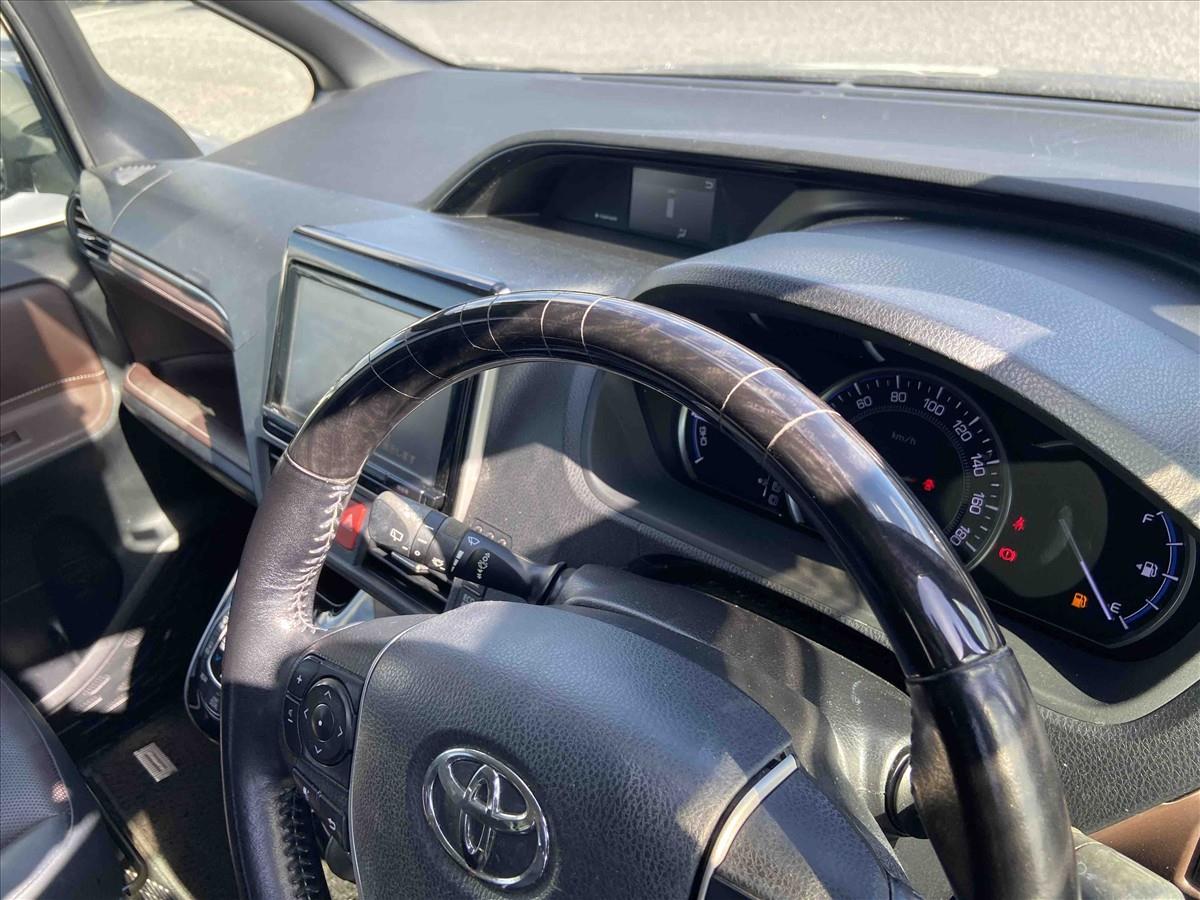 2015 Toyota ESQUIRE thumbnail