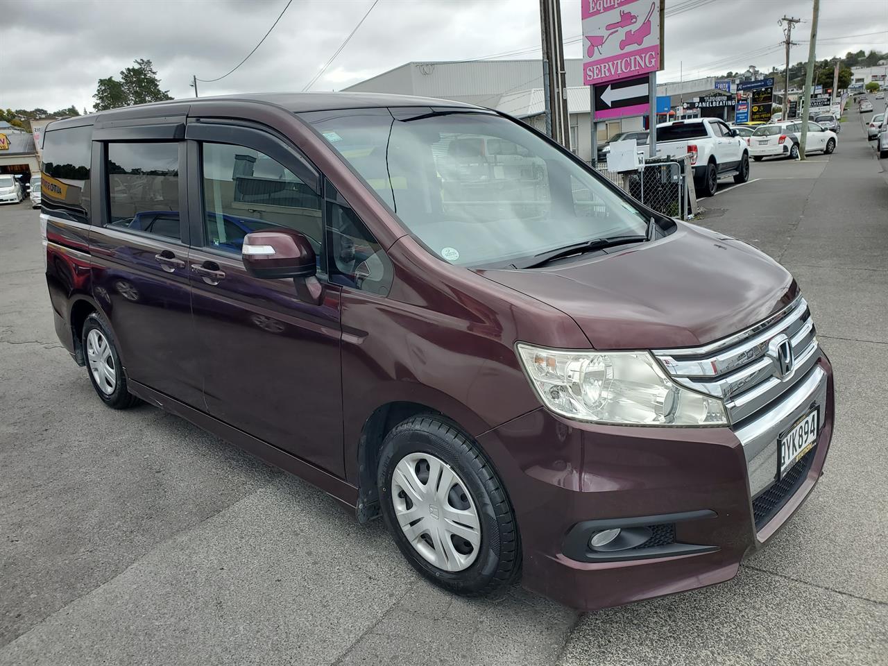 2011 Honda Stepwagon thumbnail