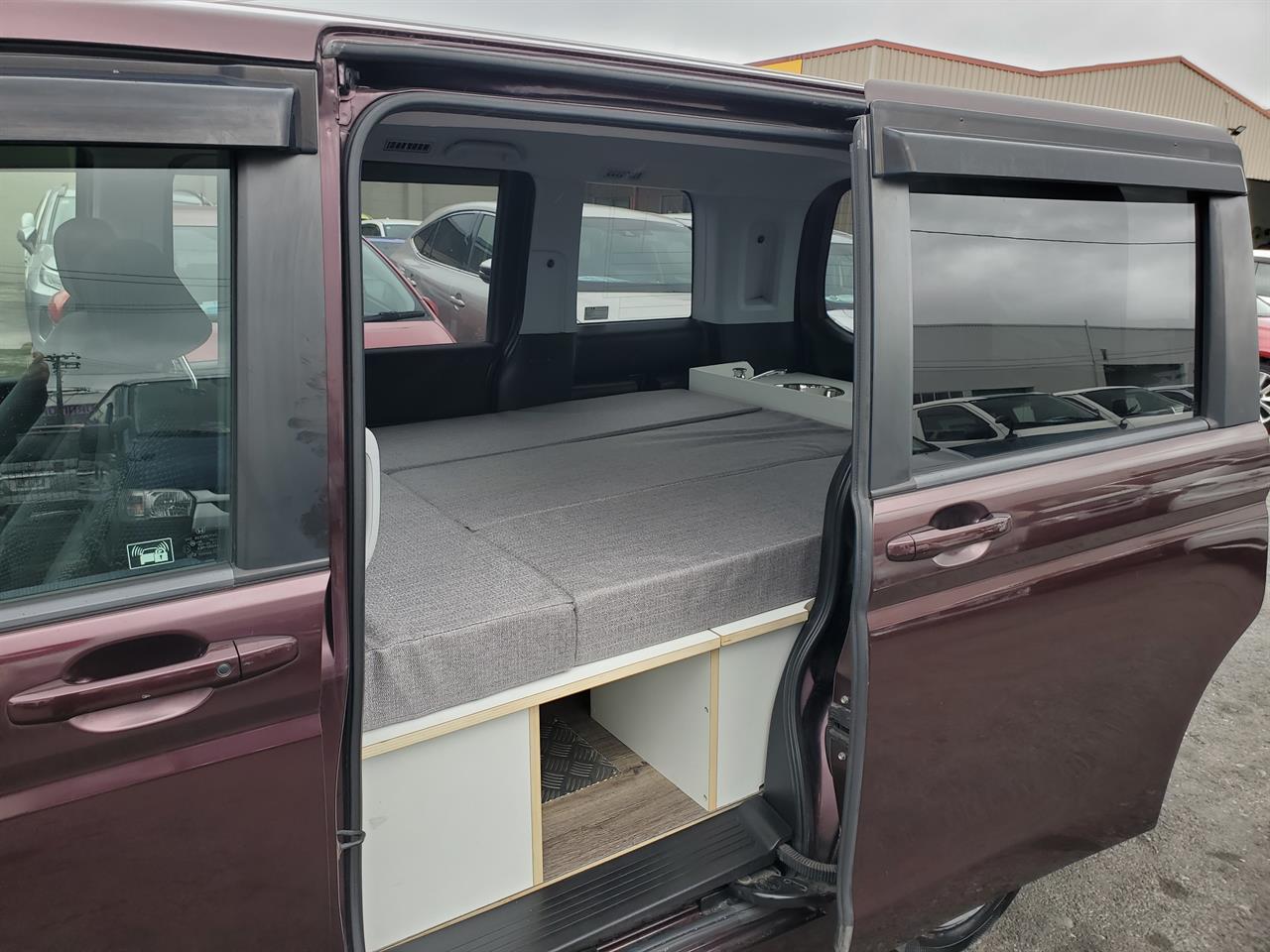 2011 Honda Stepwagon thumbnail