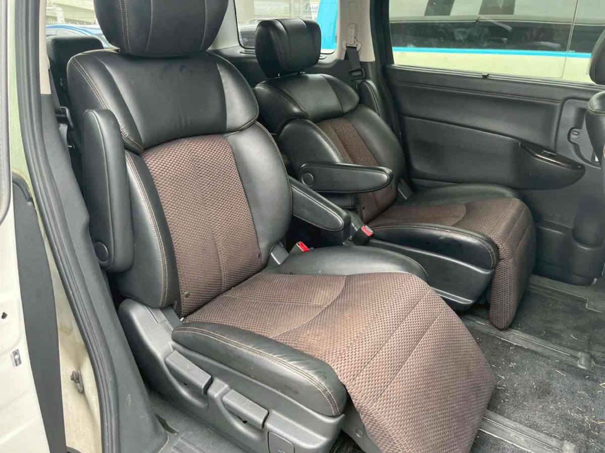 2013 Nissan Elgrand thumbnail
