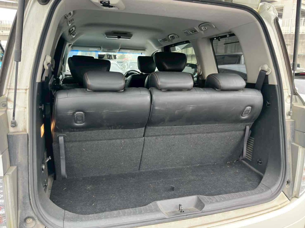 2013 Nissan Elgrand thumbnail