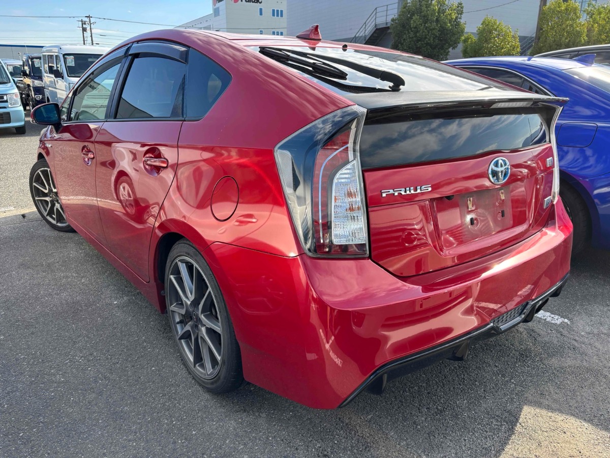 2014 Toyota Prius thumbnail