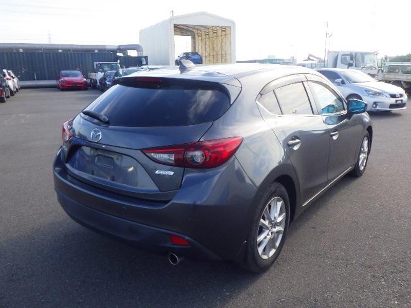 2013 Mazda Axela thumbnail
