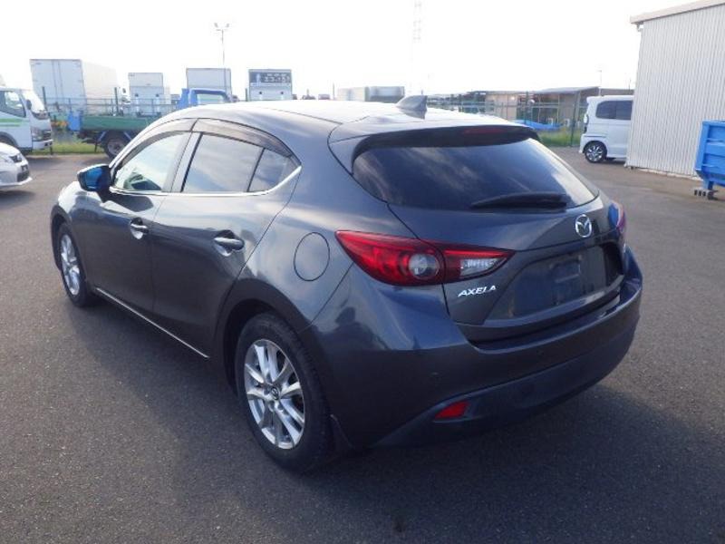 2013 Mazda Axela thumbnail