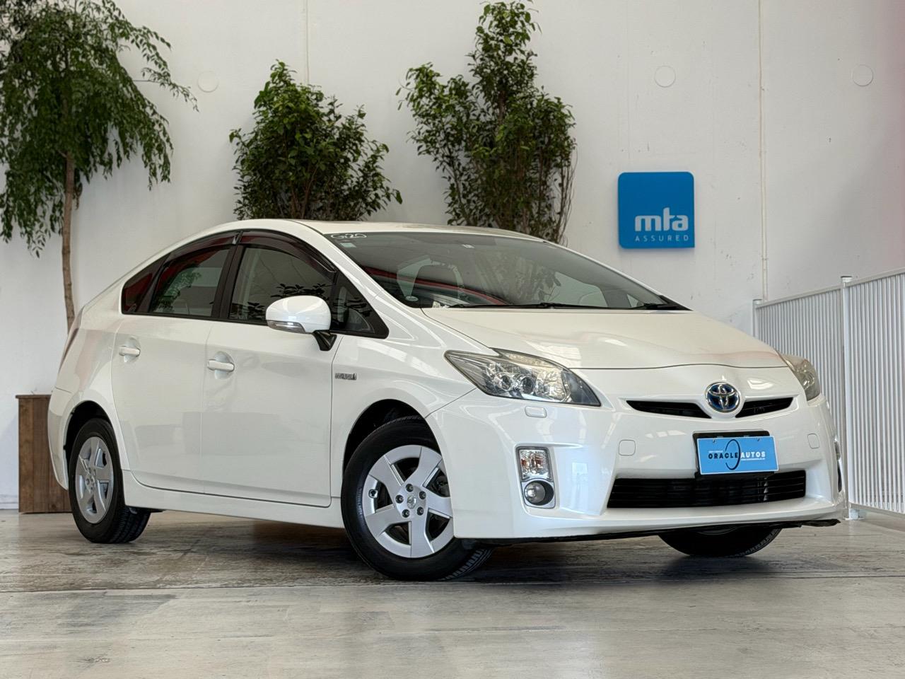 2012 Toyota Prius thumbnail