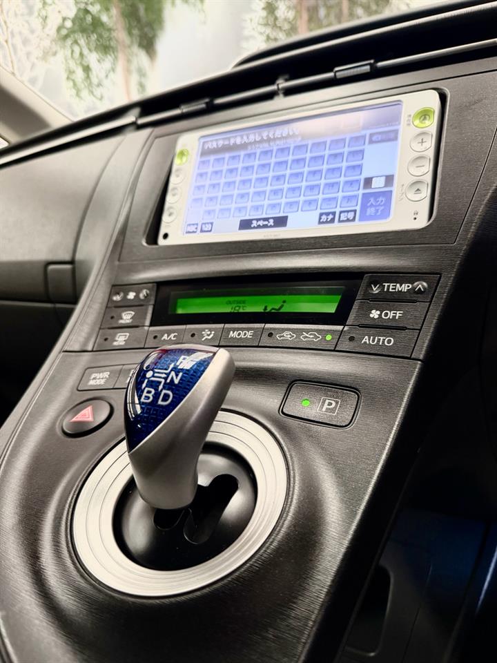 2012 Toyota Prius thumbnail