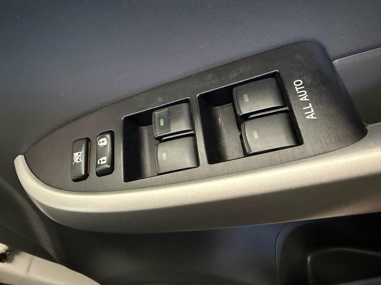 2012 Toyota Prius thumbnail