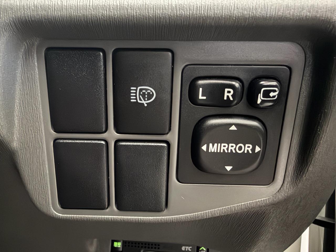 2012 Toyota Prius thumbnail