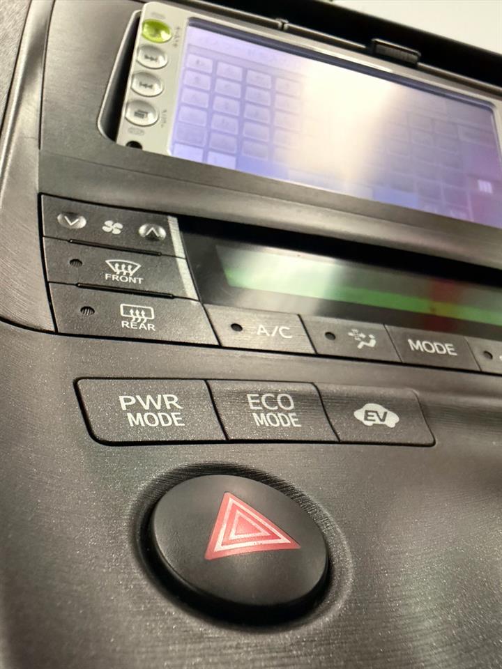 2012 Toyota Prius thumbnail