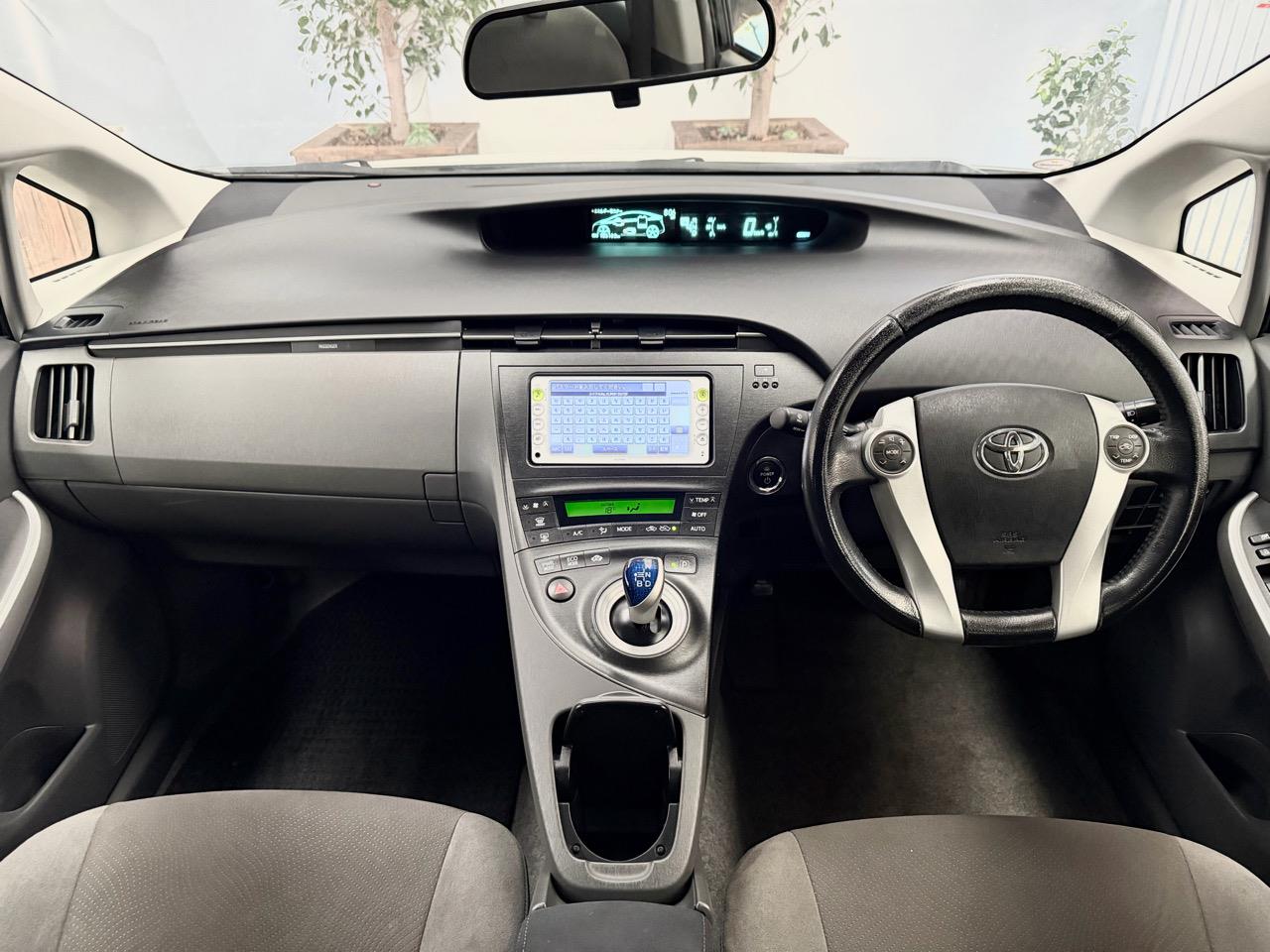 2012 Toyota Prius thumbnail