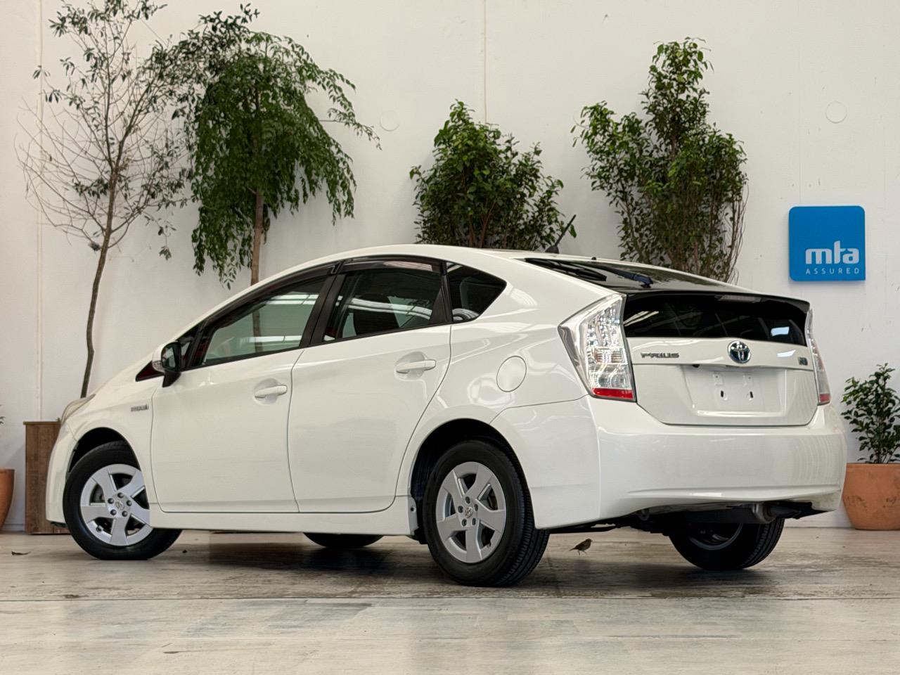 2012 Toyota Prius thumbnail