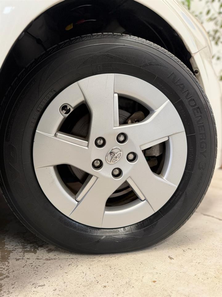 2012 Toyota Prius thumbnail