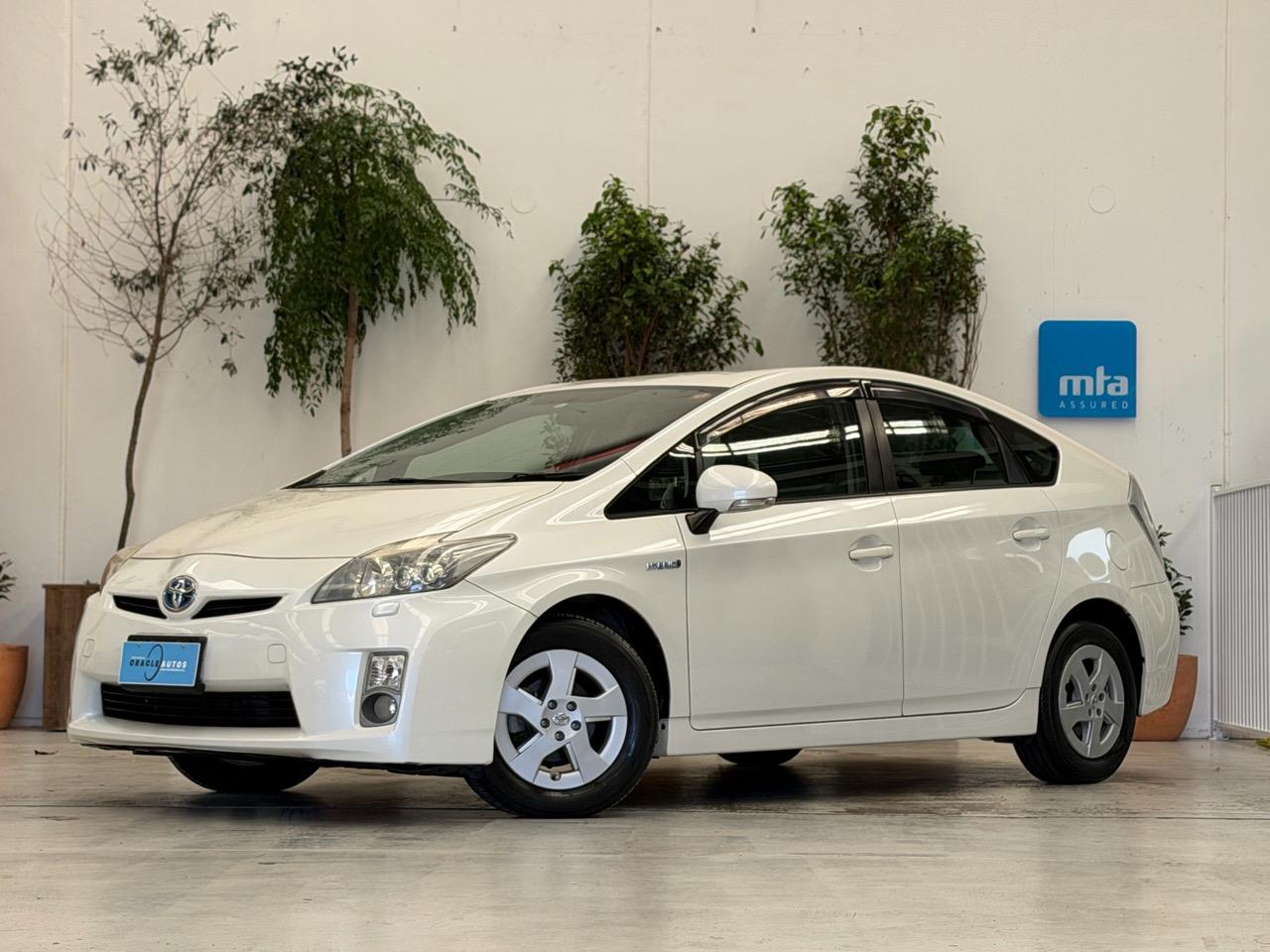 2012 Toyota Prius thumbnail