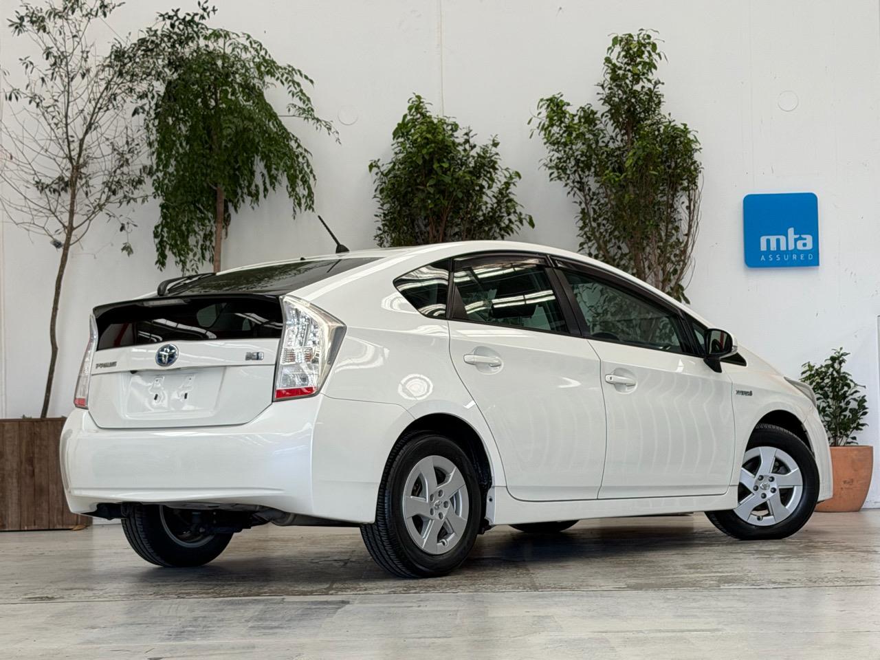 2012 Toyota Prius thumbnail
