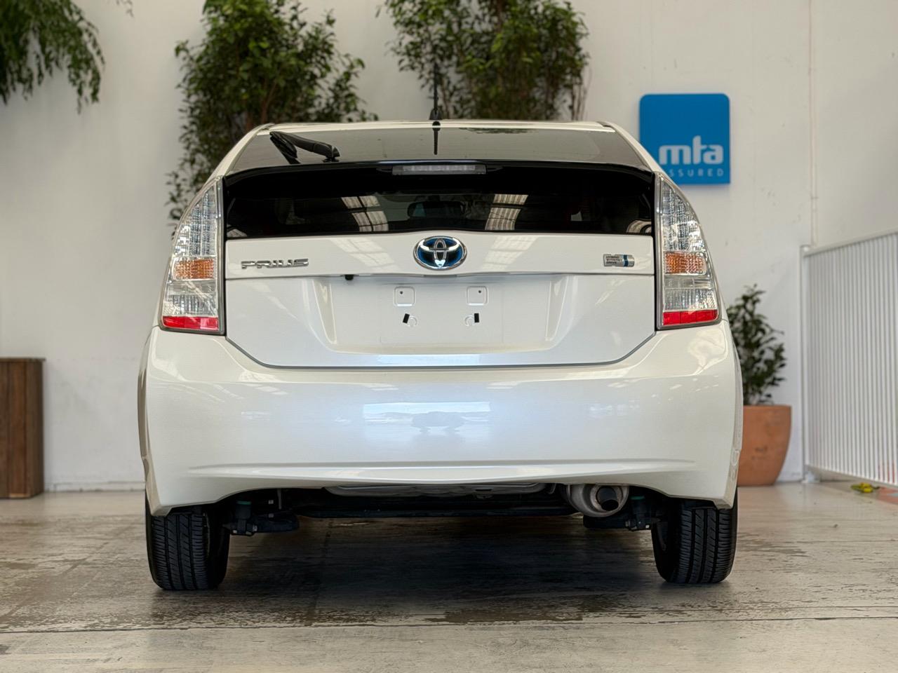 2012 Toyota Prius thumbnail
