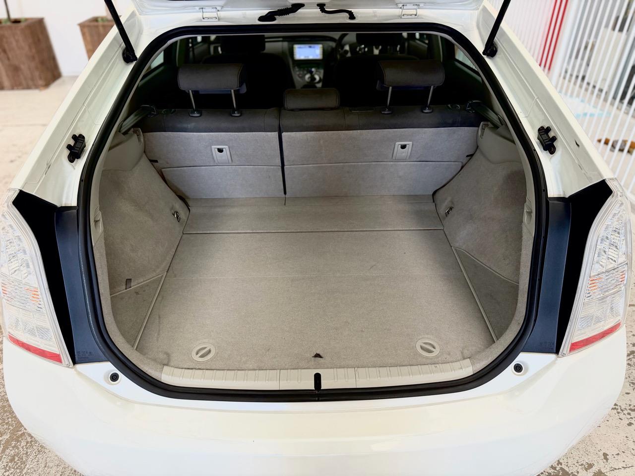 2012 Toyota Prius thumbnail