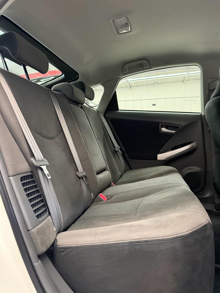2012 Toyota Prius thumbnail