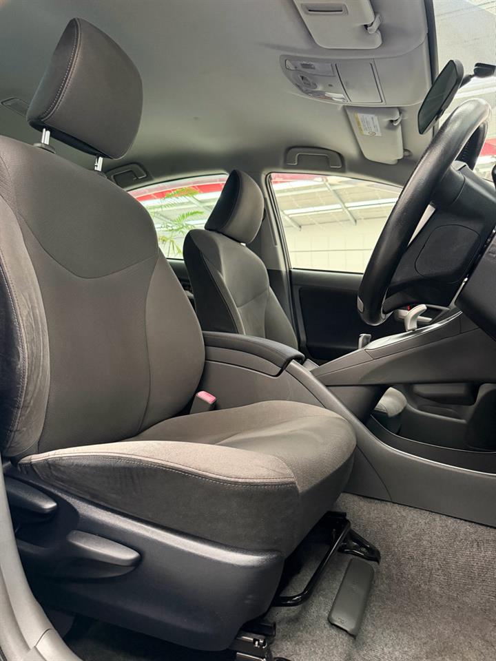 2012 Toyota Prius thumbnail