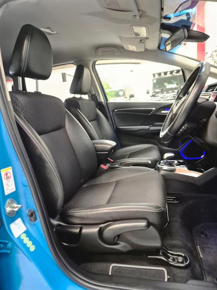 2013 Honda FIT thumbnail