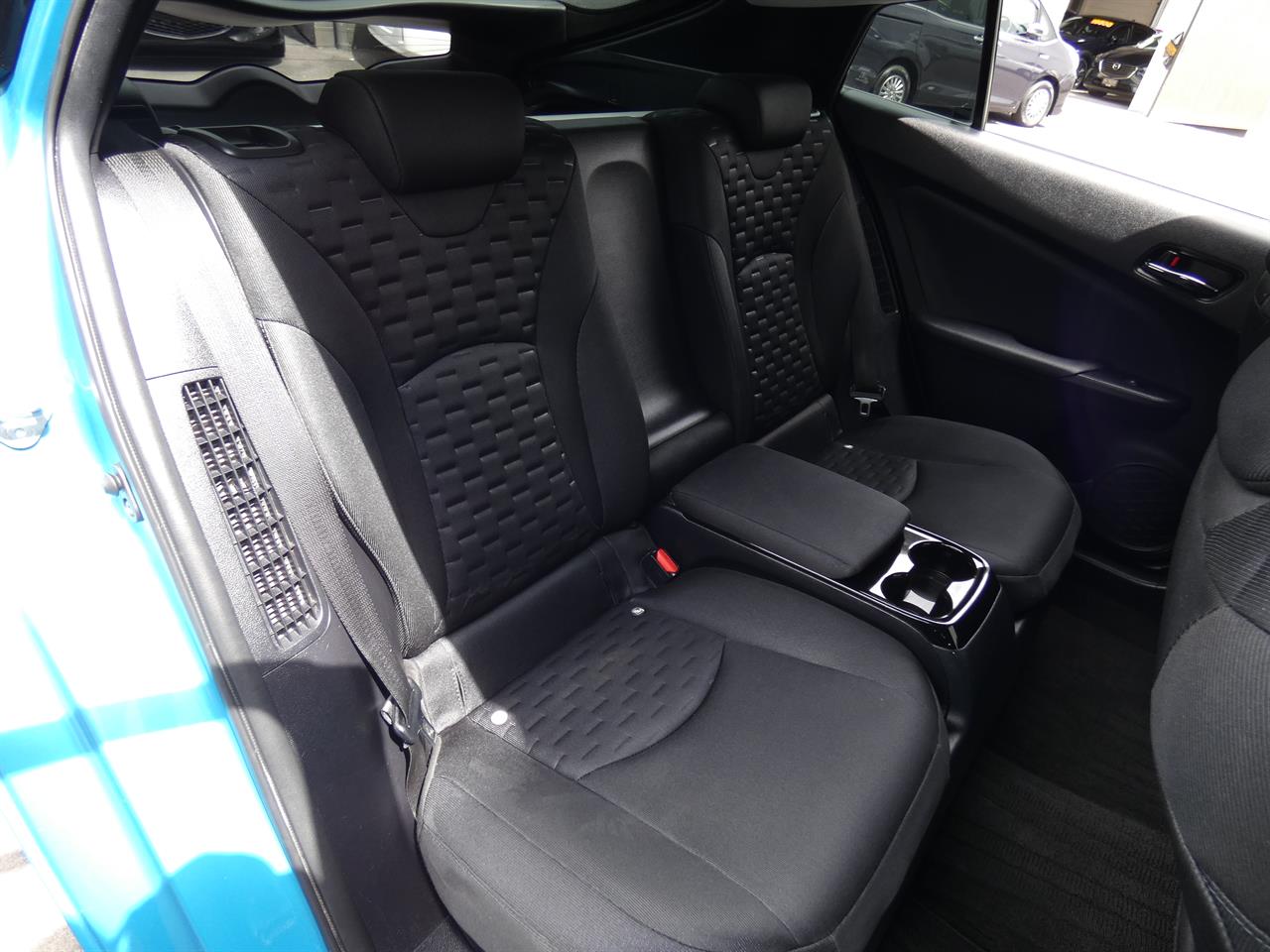 2017 Toyota Prius thumbnail