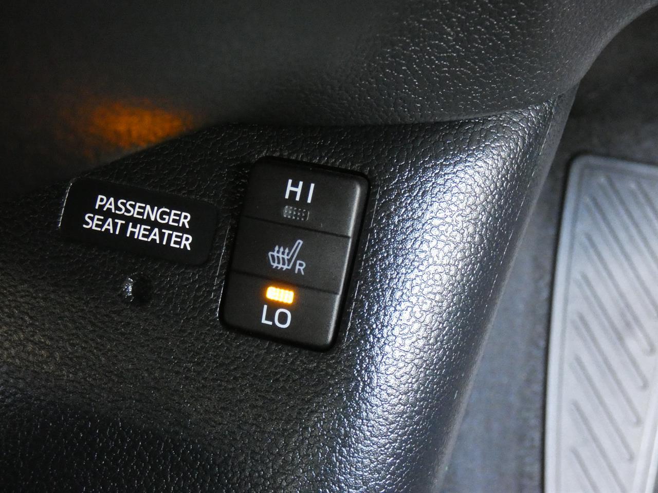 2017 Toyota Prius thumbnail