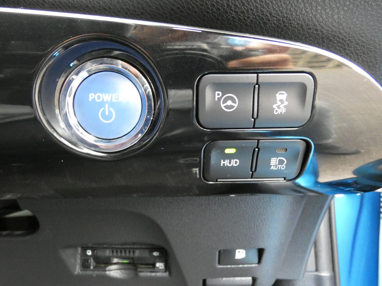 2019 Toyota Prius thumbnail