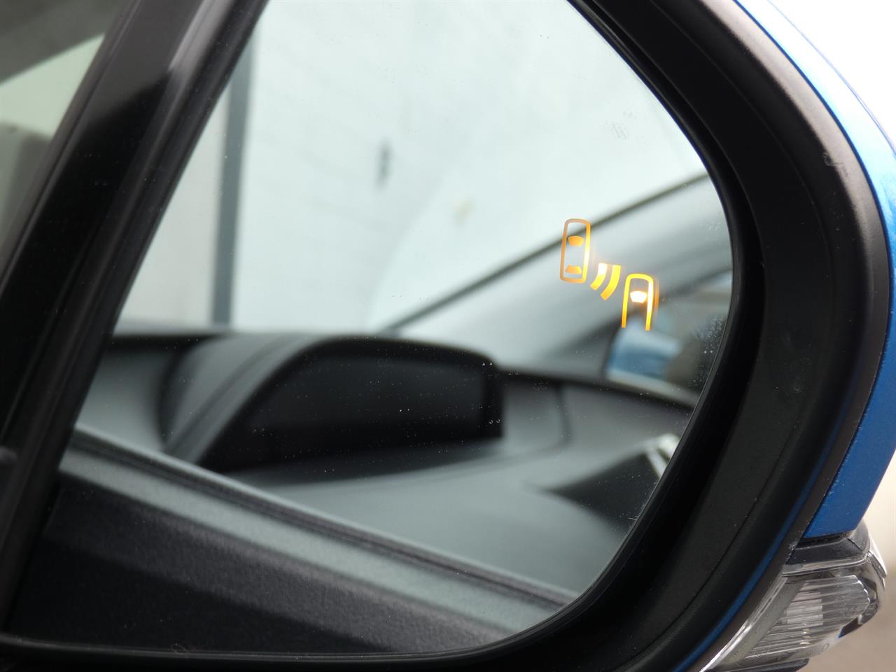 2019 Toyota Prius thumbnail
